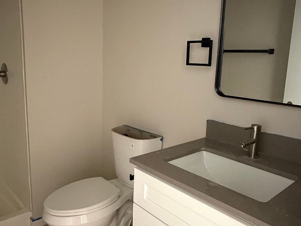 1st image of 3900 Roland Ave #6