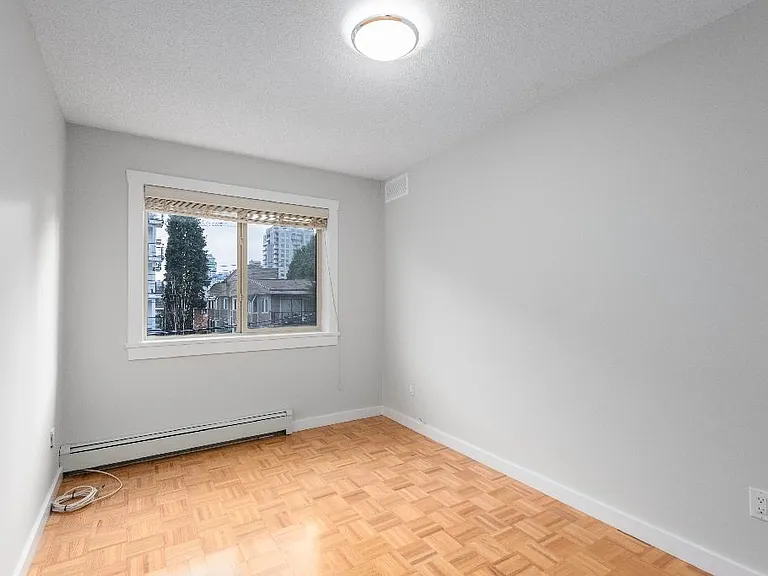 155 E 19th St #104 — Photo 4