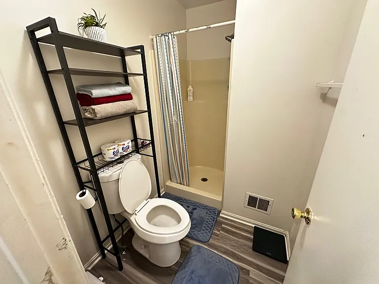 8719 E Grv — Photo 10