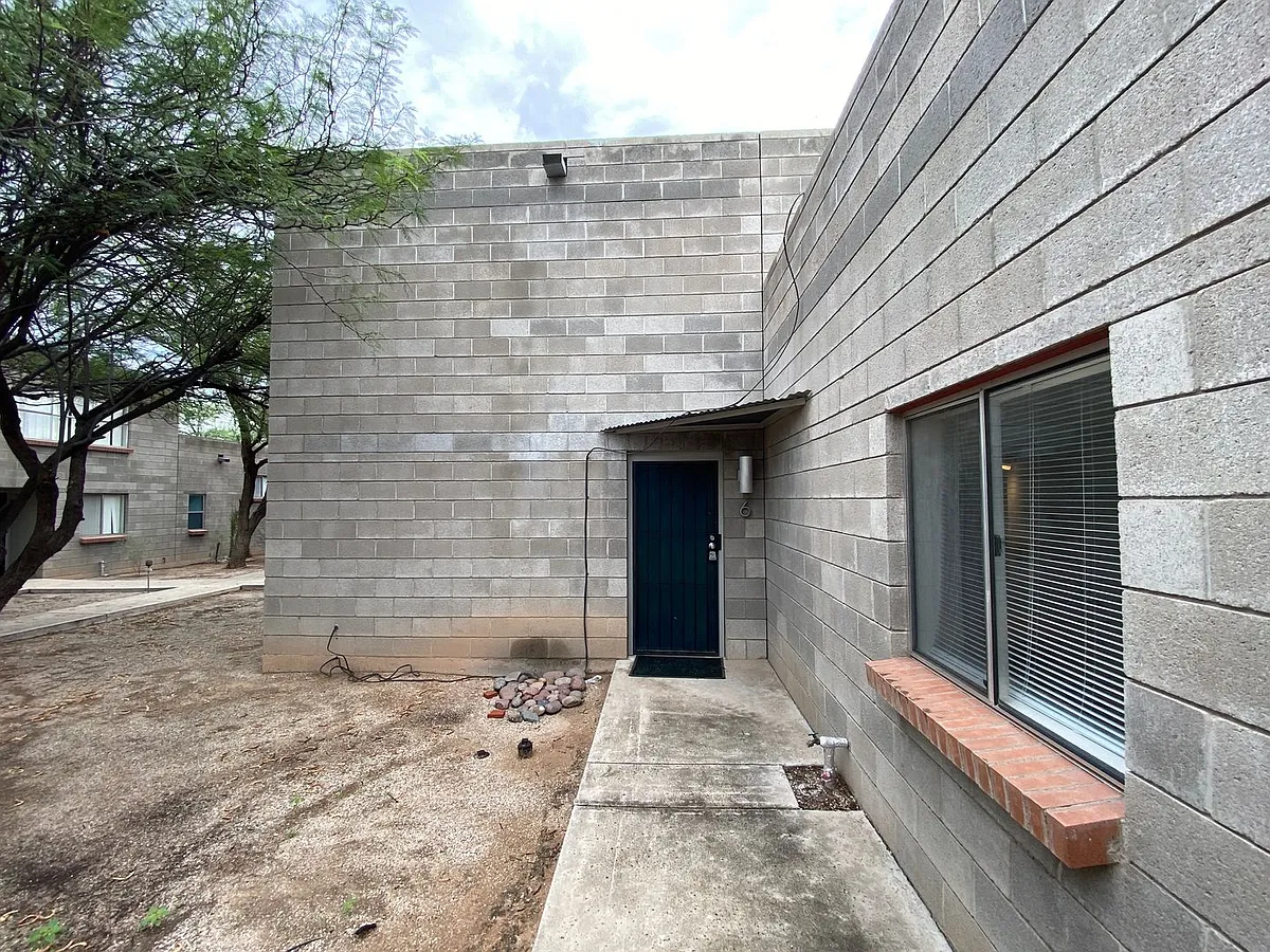Building Photo - Manlove1250