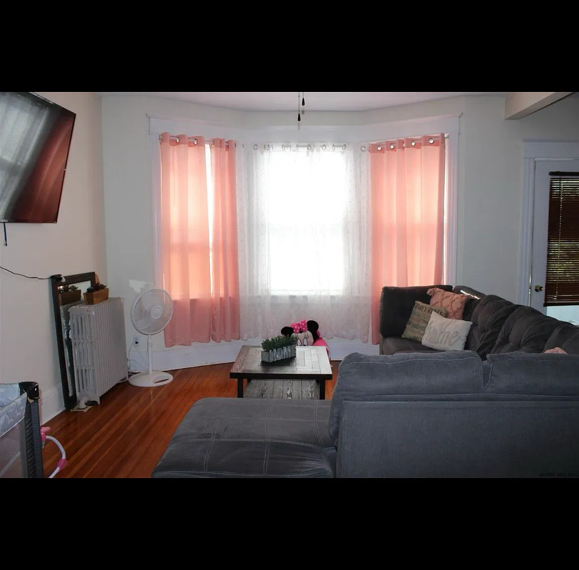 3 bed, $1,800 — Photo 3