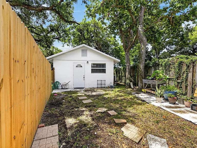 1005 E Flora St — Photo 26