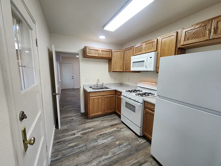 211 N Park St — Photo 8