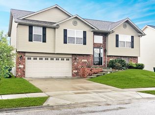 821 Pacific Crossing Dr, O Fallon, IL 62269