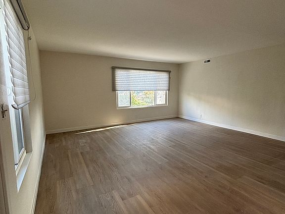 4th image of 3389-91 C St #2