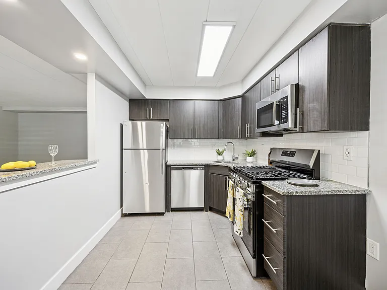Leverington Court Apartments — Photo 5