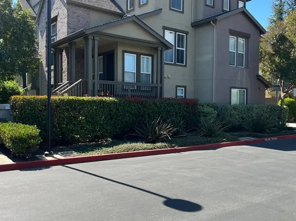 11 Royal Oak Ct, Mountain View, CA 94040