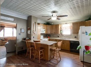 103 3rd Ave SW, Dickinson, ND 58601