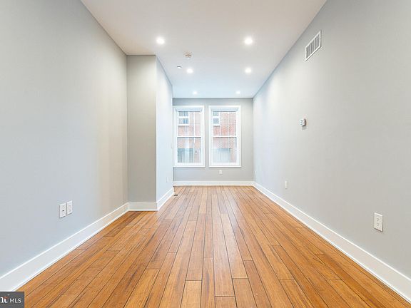 4th image of 2821 Livingston St #1