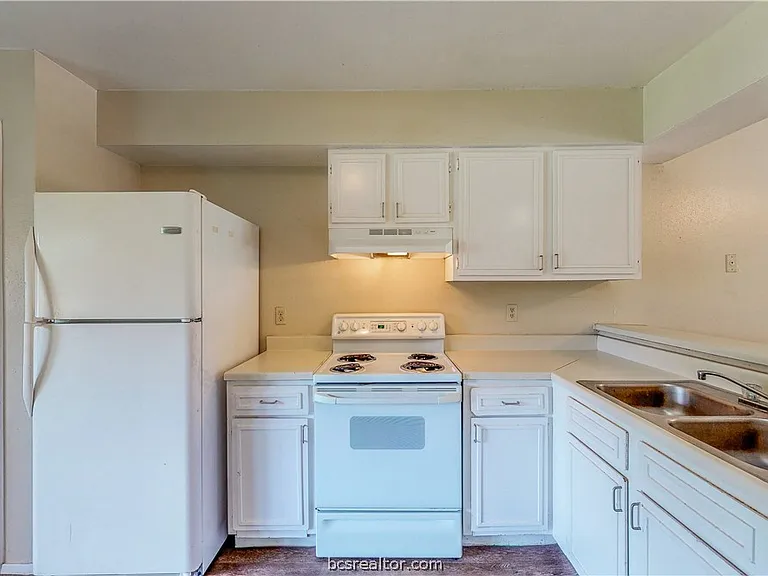 303 Manuel Dr #C — Photo 4