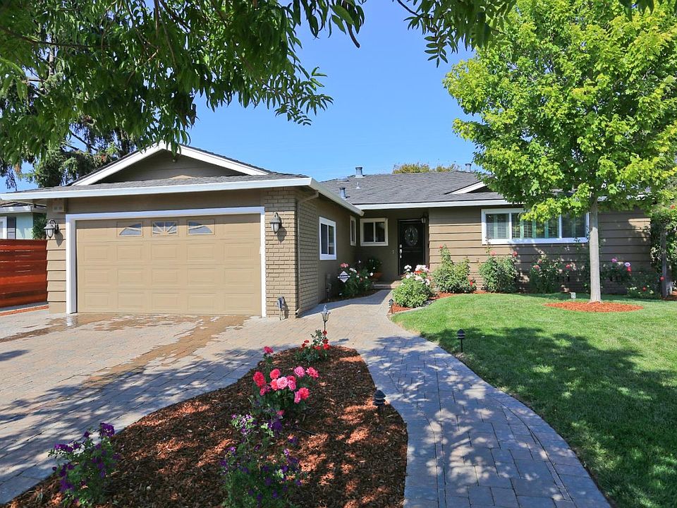 1st image of 2628 Aragon Way