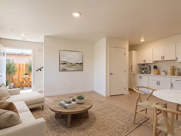 2026 Luxury 4 & 6 Bedroom Units — Photo 4