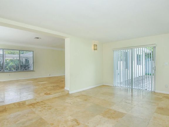 3rd image of 515 Fairway Dr