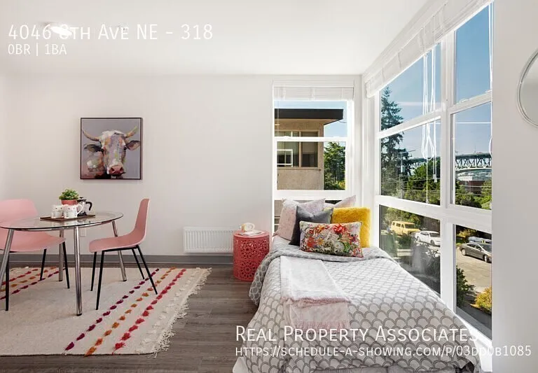 4046 8th Ave NE #318 — Photo 1