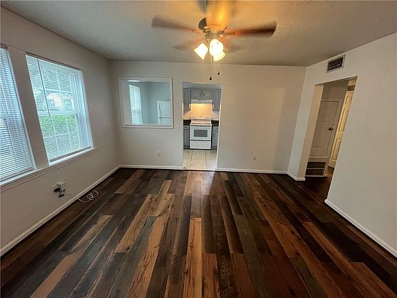 5th image of 302 S Ann St APT 1