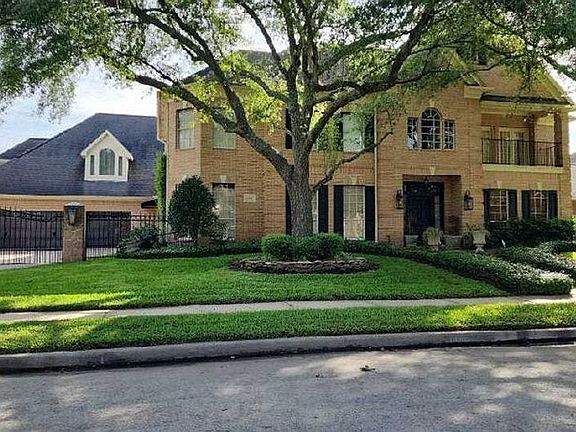 3rd image of 3906 Crown Ridge Ct