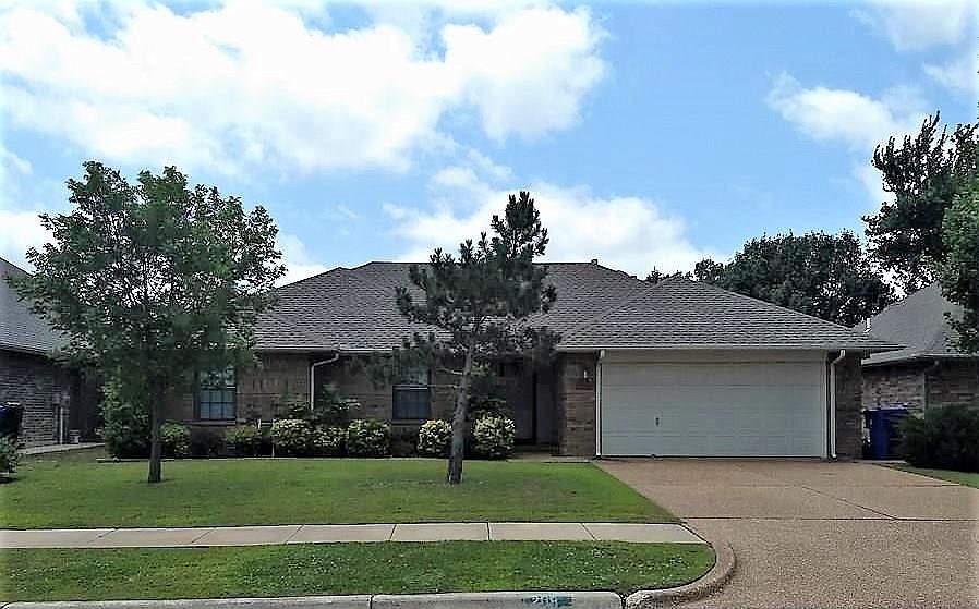 1st image of 208 Wilderness Dr