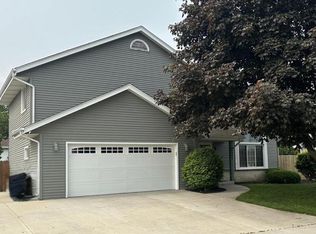 5905 80th St, Kenosha, WI 53142