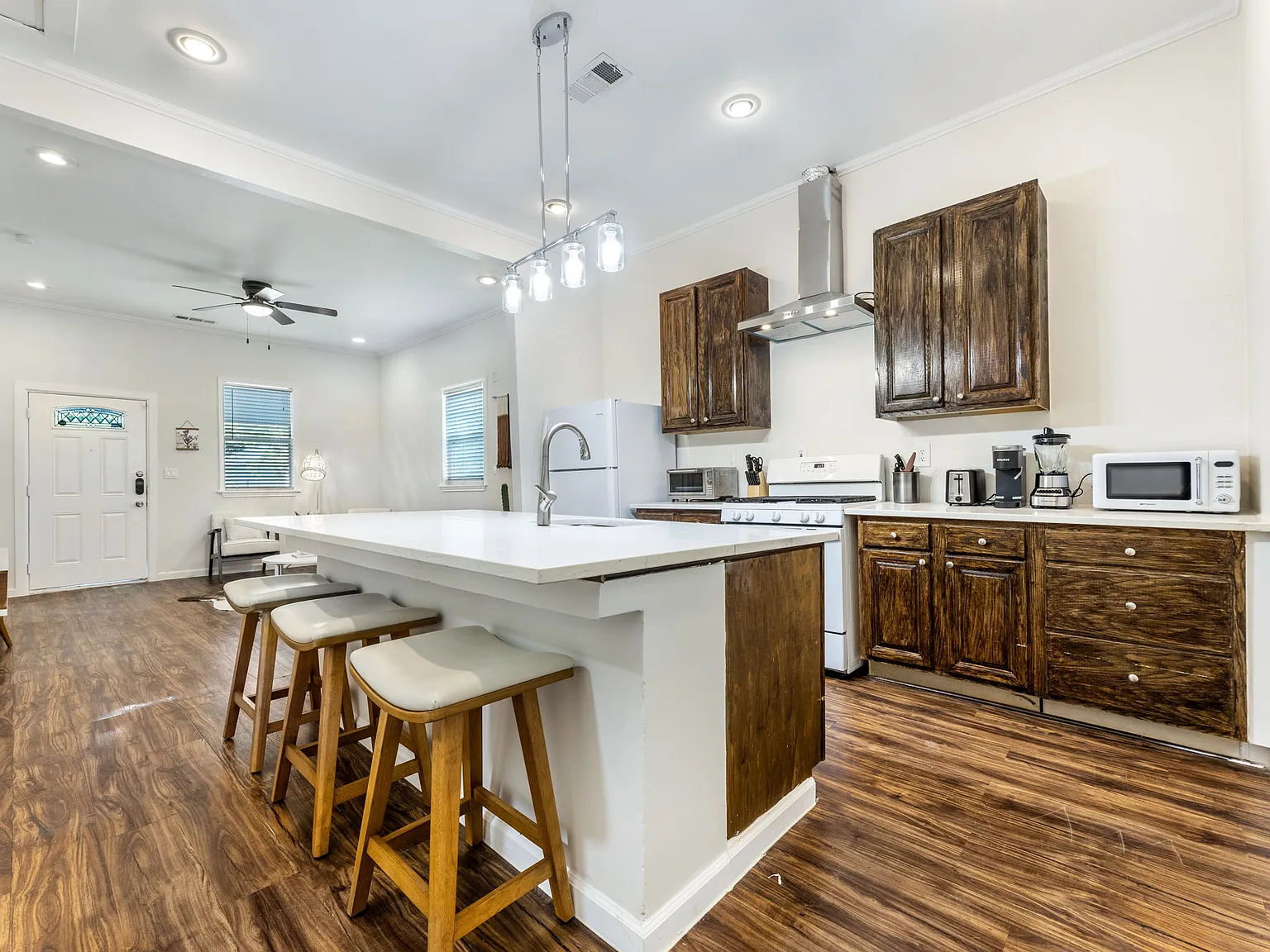 3 bed, 1357 sqft, $895 — Photo 3