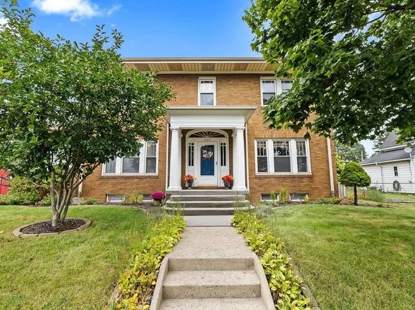 207 E Main St, Mentone, IN 46539