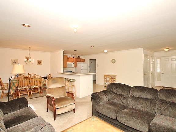 4th image of 93 Bourne Cir #705