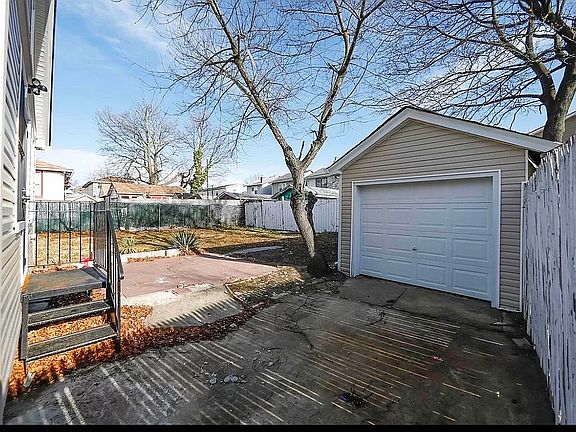 3rd image of 167-27 168th St