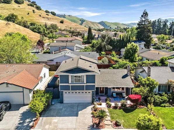 77 Barnes Ln, Fremont, CA 94536