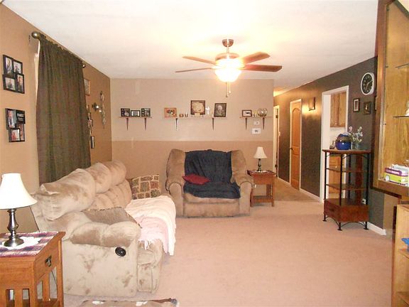 4th image of 907 Sycamore Dr
