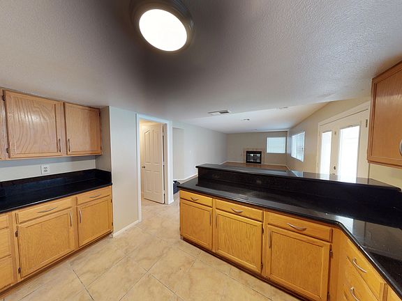5th image of 19 Reyburn Dr