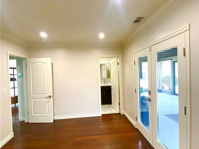 502 E Bonita Ave — Photo 16