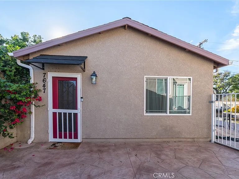 7647 Amestoy Ave — Photo 1