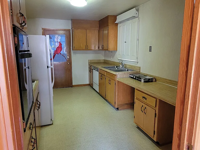 121 Layton Ave — Photo 8