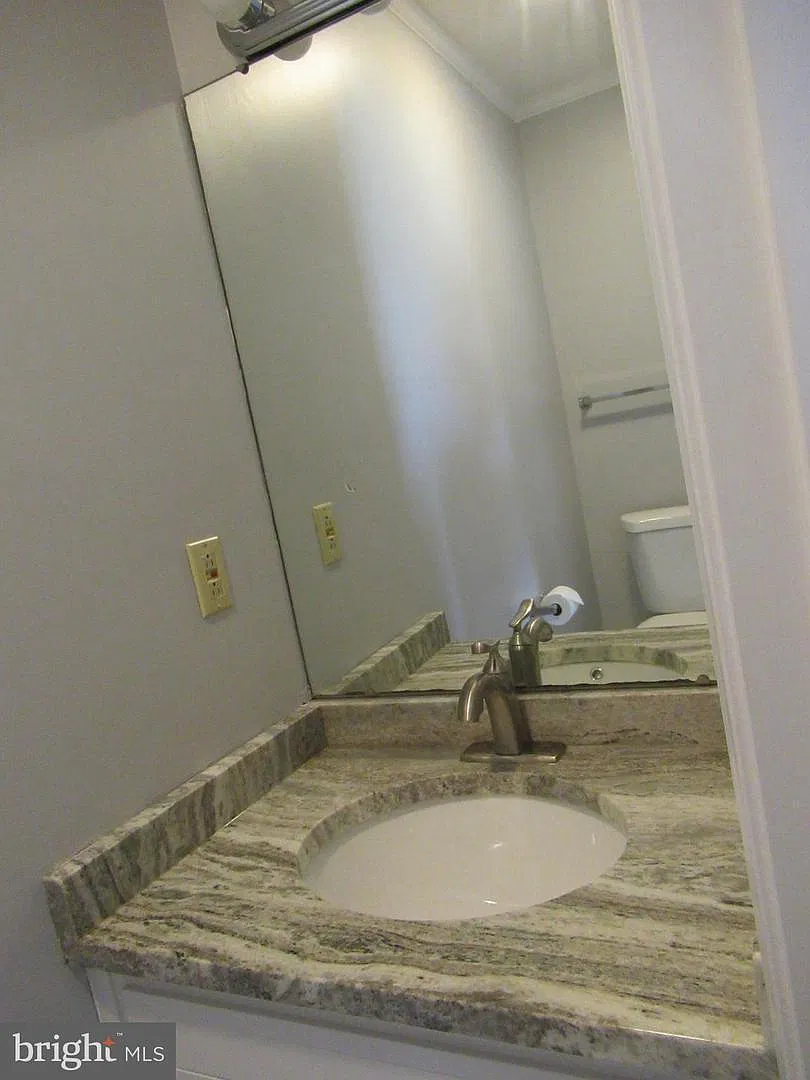904 Sumac Cir — Photo 4