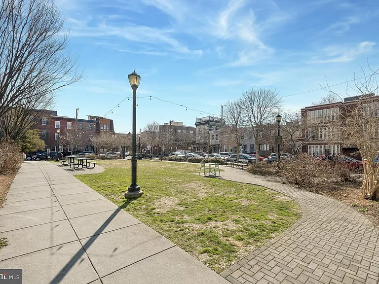 2139 Montrose St — Photo 22