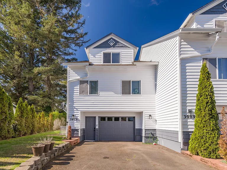 3979 NE Johns Ave — Photo 44
