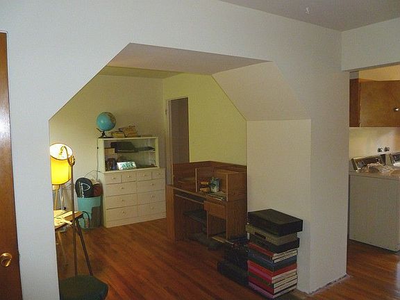 4th image of 279 Caswell Ave