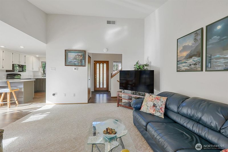 5th image of 16714 Broadway Avenue