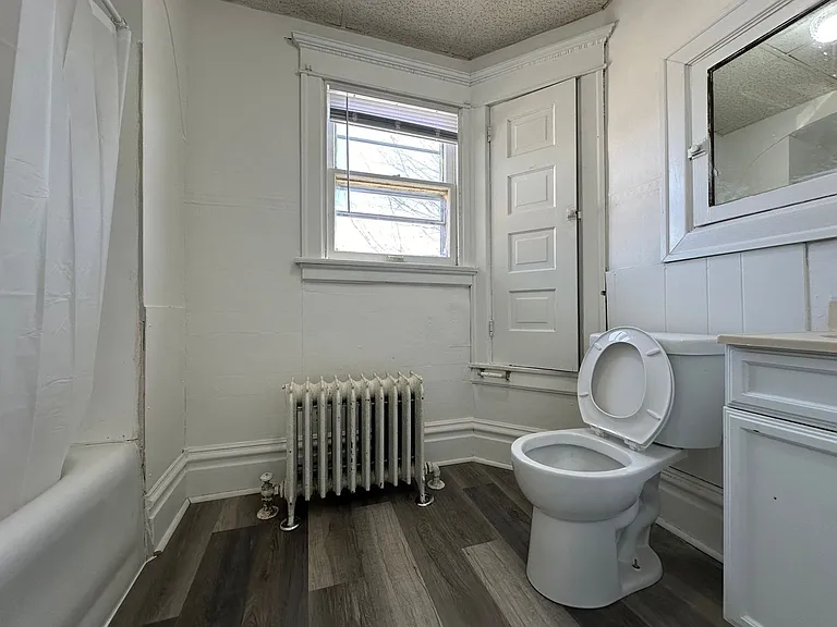 225 S 7th St — Photo 5