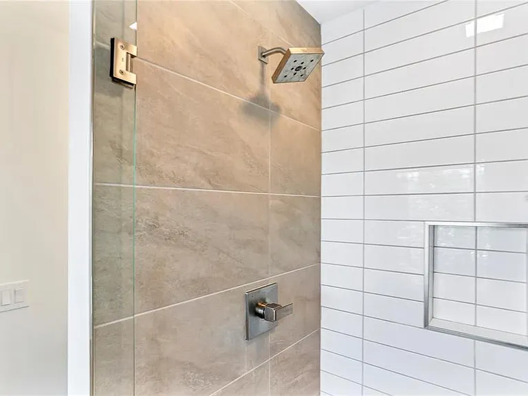 212 E Pineloch Ave — Photo 23