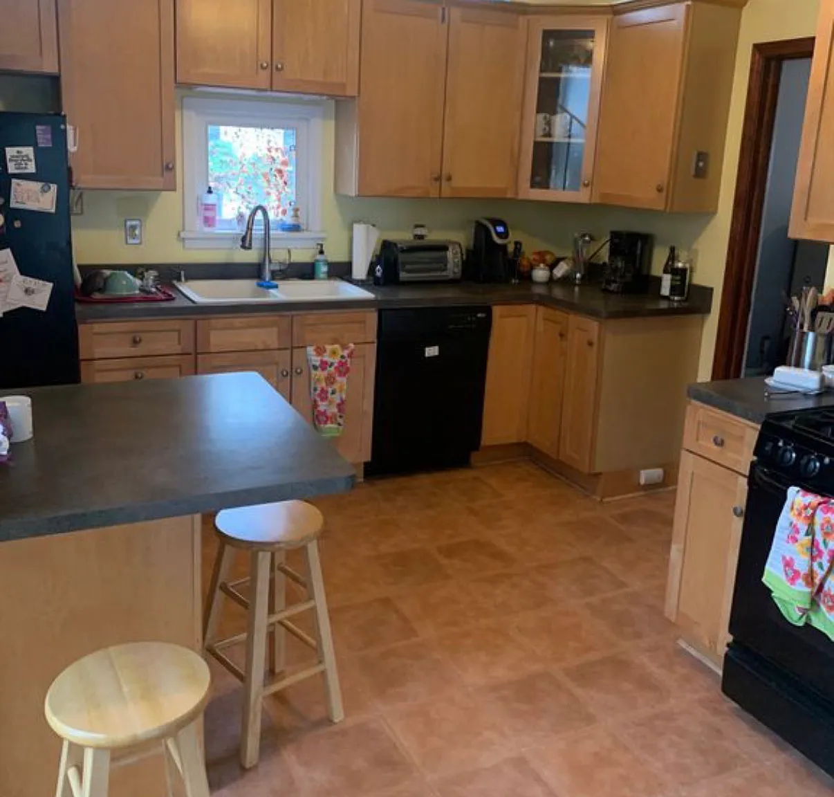 3 bed, 1000 sqft, $2,000 — Photo 2