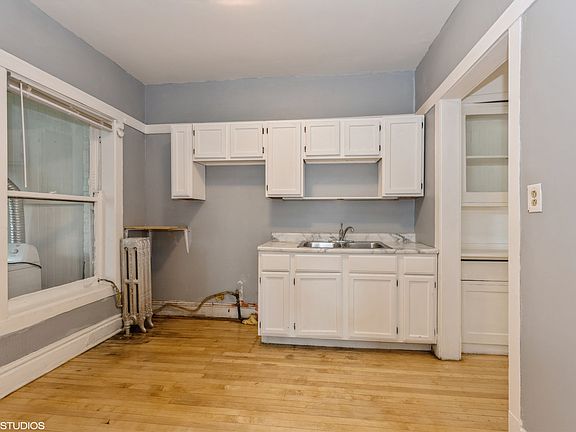 5th image of 4826 N Kenmore Ave #1S