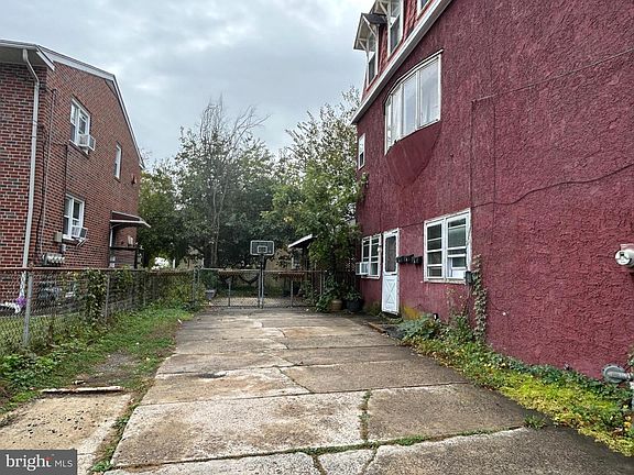 4th image of 238 Plymouth Ave