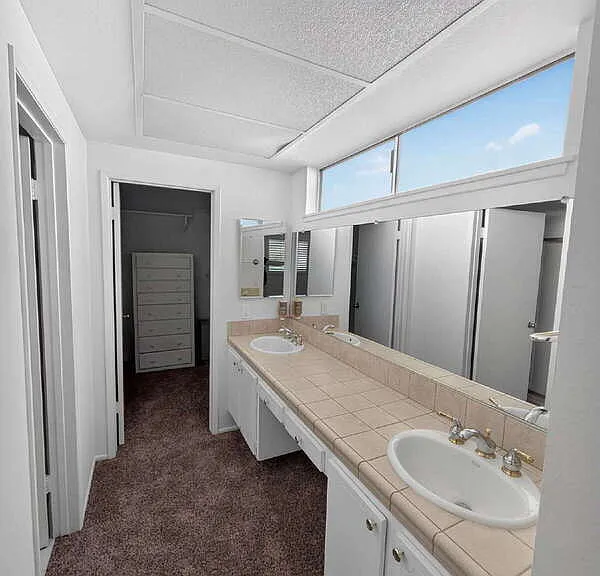 4459 Avenida Granada — Photo 20