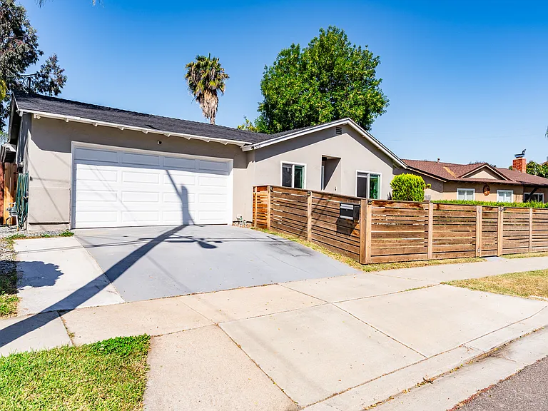 530 Kirtright St — Photo 2