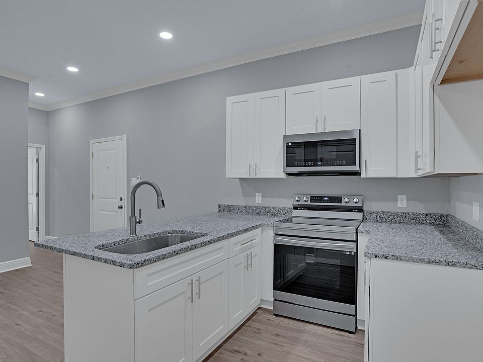 2nd image of 315 Pine St