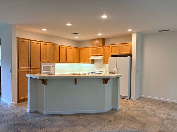 3rd image of 244 Mallard Dr