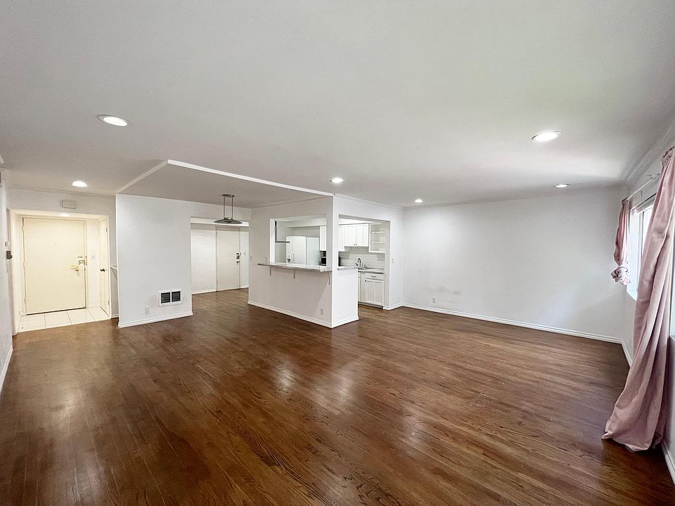 2nd image of 1015 N Kings Rd