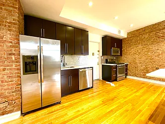 Rented by R New York