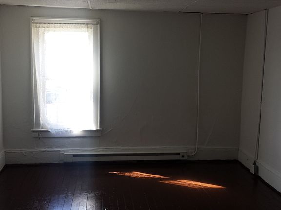 5th image of 909 Adams St