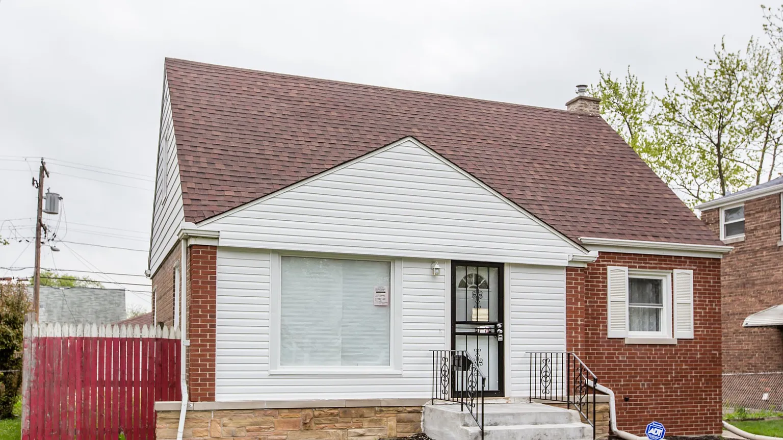 1437 Wentworth Ave photo 1